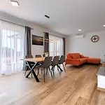 Nyaraló Dora By Interhome *