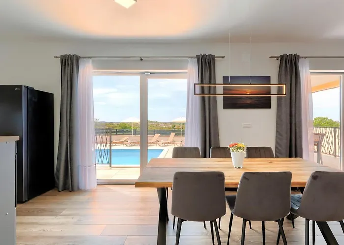 Dora By Interhome 풀라